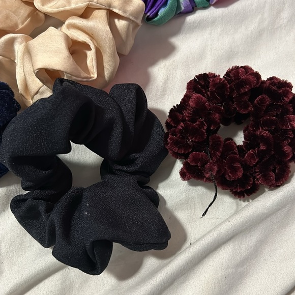 Bundle of 10 Different Scrunchies - Excellent Condition - Picture 3 of 6